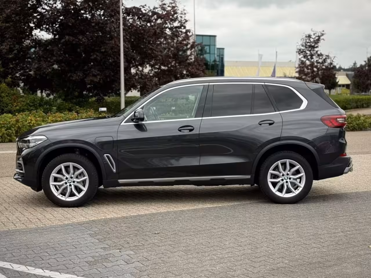 BMW X5 XDRIVE45E HIGH EXEC. TREKHAAK ELK. LUCHTVERING SOH 86% CARPLAY STUUR-STOELVERWARMING