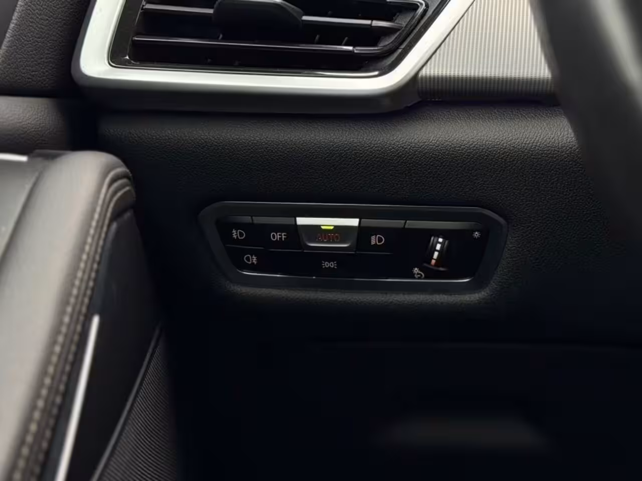 BMW X5 XDRIVE45E HIGH EXEC. TREKHAAK ELK. LUCHTVERING SOH 86% CARPLAY STUUR-STOELVERWARMING