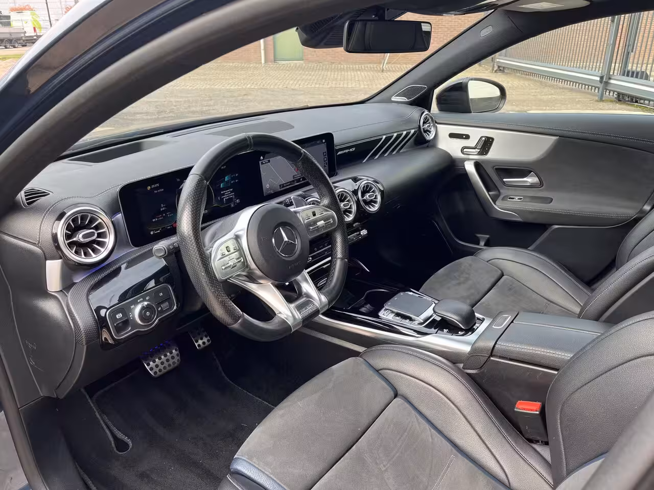 Mercedes-Benz A-klasse AMG 35 4MATIC Premium * Edition * Pano * Carplay * Head-up * Burmeister * Camera