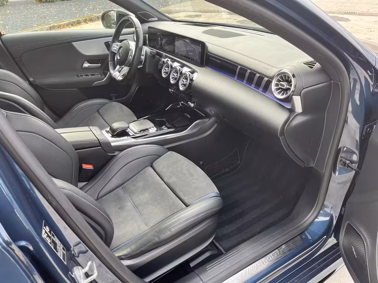 Mercedes-Benz A-klasse AMG 35 4MATIC Premium * Edition * Pano * Carplay * Head-up * Burmeister * Camera