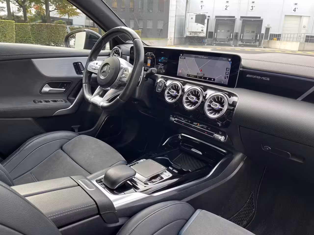 Mercedes-Benz A-klasse AMG 35 4MATIC Premium * Edition * Pano * Carplay * Head-up * Burmeister * Camera