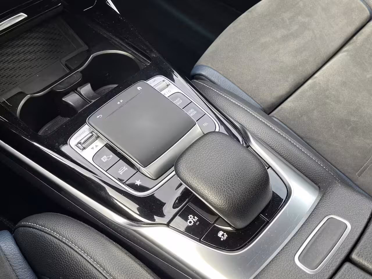 Mercedes-Benz A-klasse AMG 35 4MATIC Premium * Edition * Pano * Carplay * Head-up * Burmeister * Camera