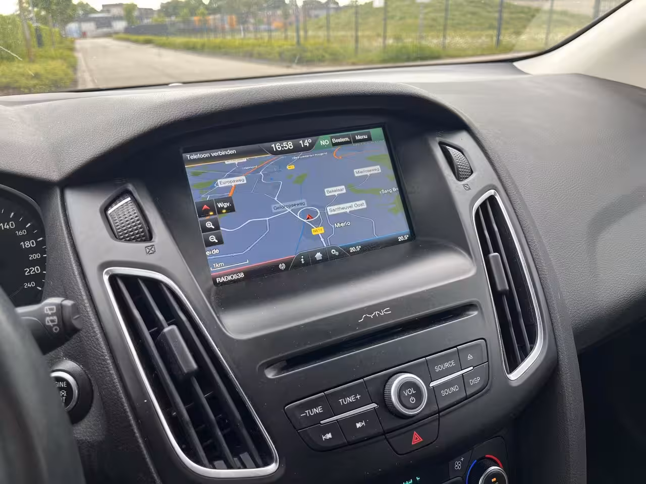 Ford Focus Wagon 1.0 Titanium * Navi * Nieuwe Distr. * Garantie