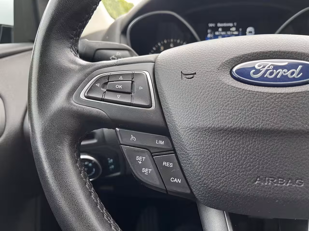 Ford Focus Wagon 1.0 Titanium * Navi * Nieuwe Distr. * Garantie