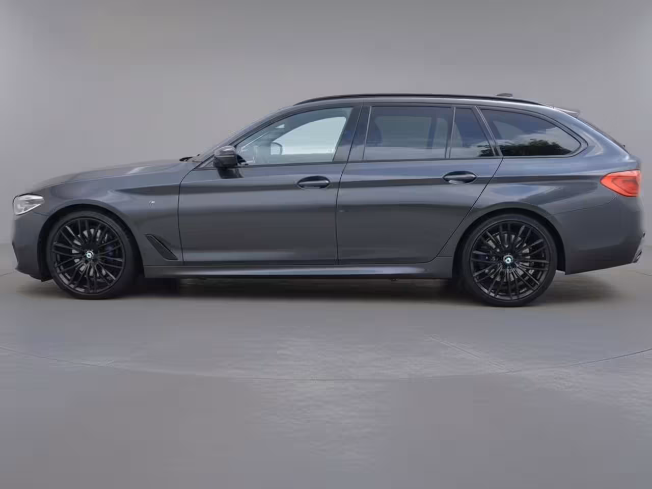 BMW 5-serie Touring 530i High Executive M-Sport | Clima | Adapt. Cruise | Multimedia/Navi | Pano | Leder| PDC
