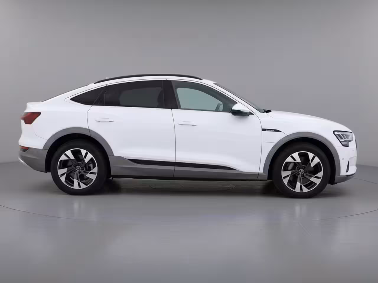 Audi e-tron Sportback 55 quattro Business edition 95 kWh | Clima | Cruise | Multimedia/Navi | Suur/-stoelverwarm