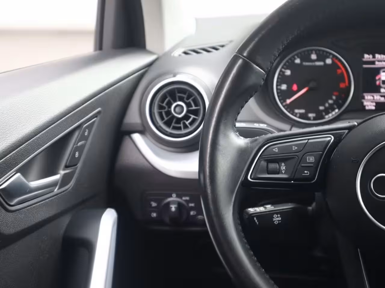 Audi Q2 30 TFSI Design Pro Line Plus | Clima | Cruise | Multimedia/Navi | Stoelverwarming | PDC |