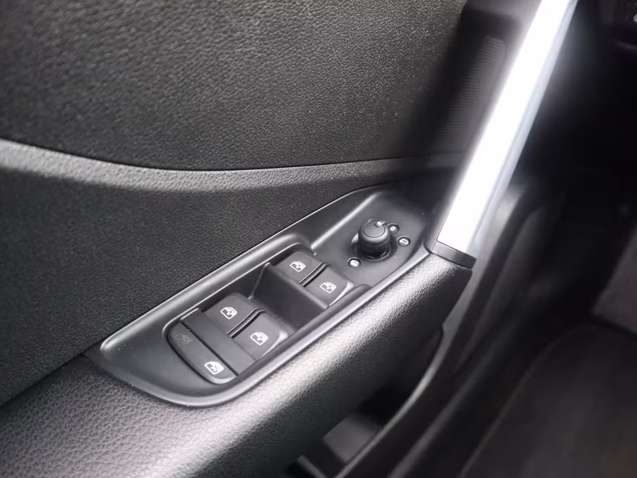 Audi Q2 30 TFSI Design Pro Line Plus | Clima | Cruise | Multimedia/Navi | Stoelverwarming | PDC |