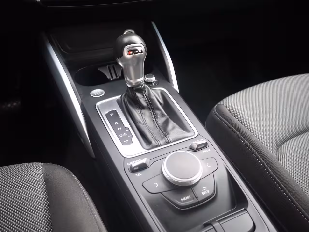 Audi Q2 30 TFSI Design Pro Line Plus | Clima | Cruise | Multimedia/Navi | Stoelverwarming | PDC |