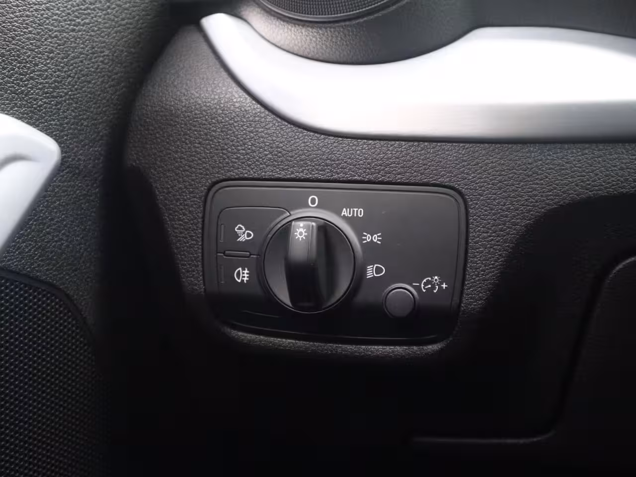 Audi Q2 30 TFSI Design Pro Line Plus | Clima | Cruise | Multimedia/Navi | Stoelverwarming | PDC |