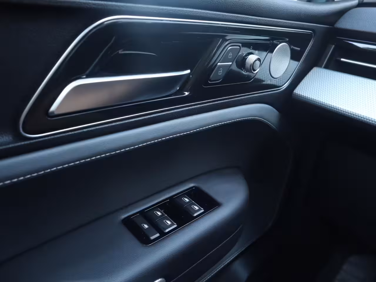 Aiways U5 63kWh Premium | Clima | Cruise | Multimedia/Navi | Pano | Leder | Stoelverwarming | PDC +