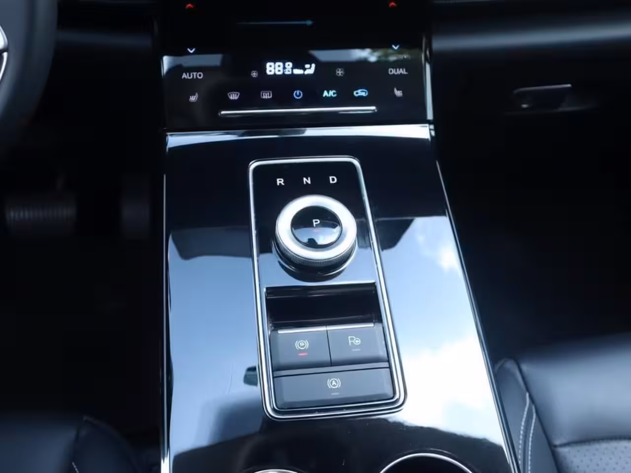 Aiways U5 63kWh Premium | Clima | Cruise | Multimedia/Navi | Pano | Leder | Stoelverwarming | PDC +