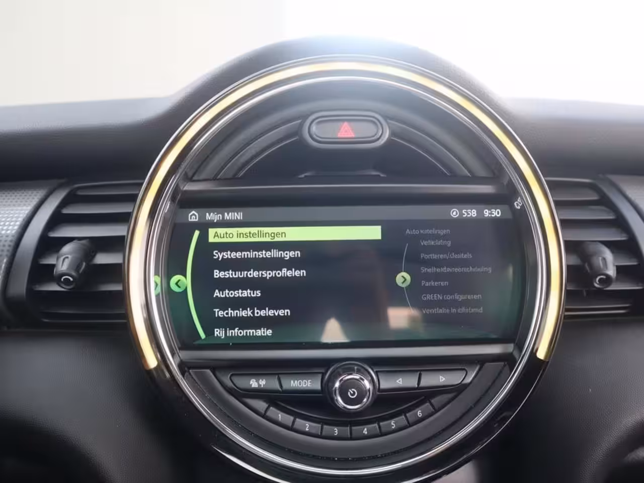 Mini 3-Deurs 1.5 Cooper Chili | Pano | Clima | Cruise | Multimedia/Navi | Stoelverwarming | PDC |