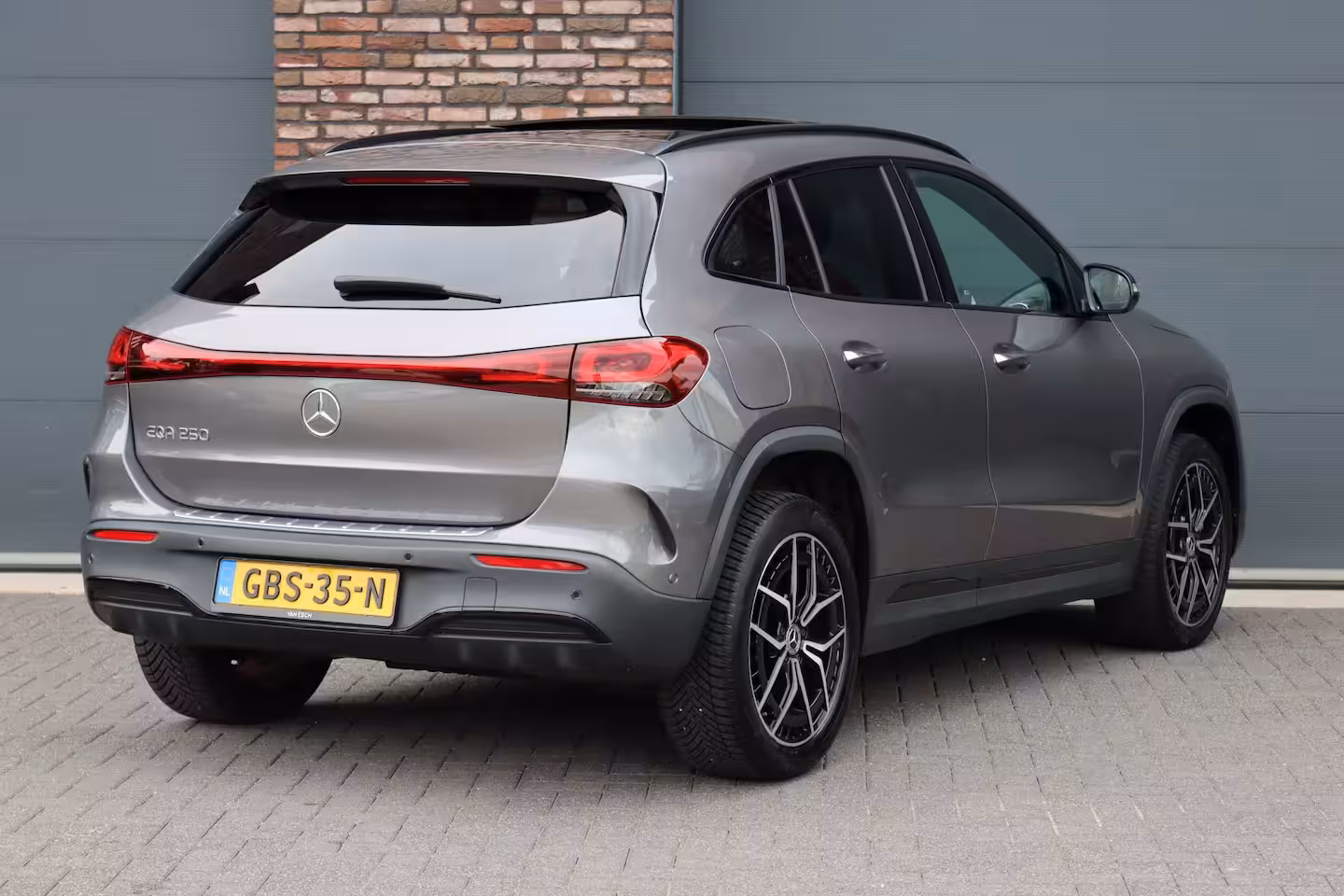 Mercedes-Benz EQA 250 Sport Edition 67 kWh | Panoramadak | Trekhaak | Widescreen | Keyless Go | Camera | Dod