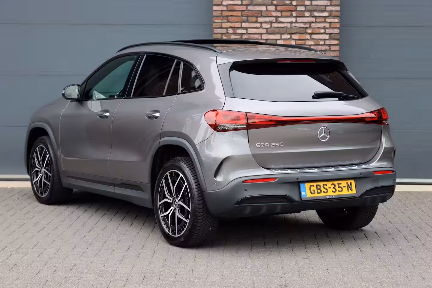 Mercedes-Benz EQA 250 Sport Edition 67 kWh | Panoramadak | Trekhaak | Widescreen | Keyless Go | Camera | Dod