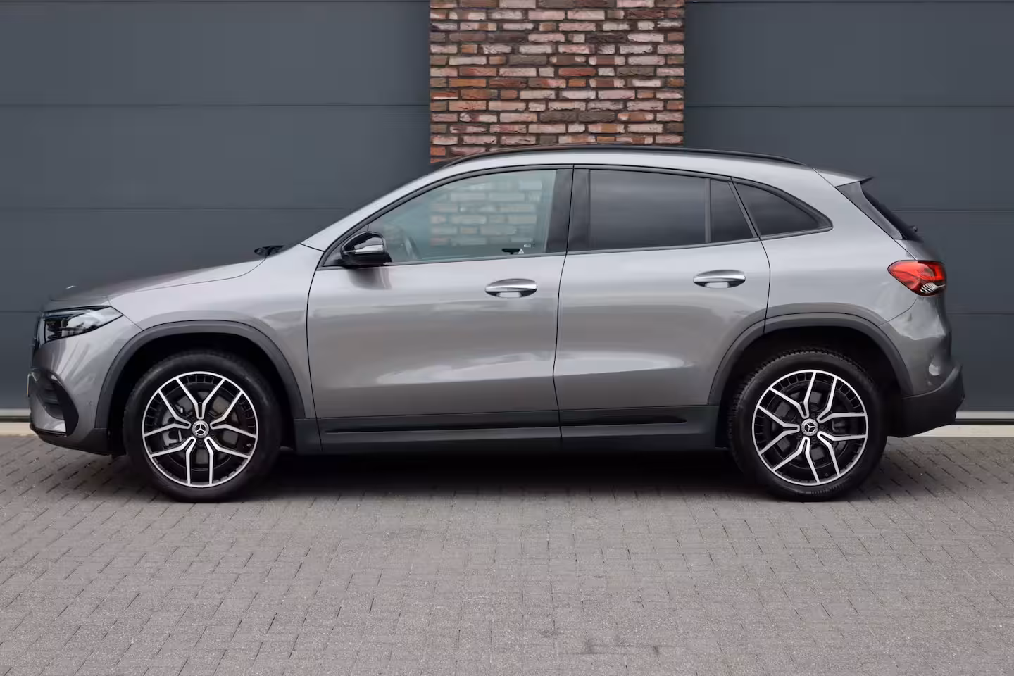 Mercedes-Benz EQA 250 Sport Edition 67 kWh | Panoramadak | Trekhaak | Widescreen | Keyless Go | Camera | Dod