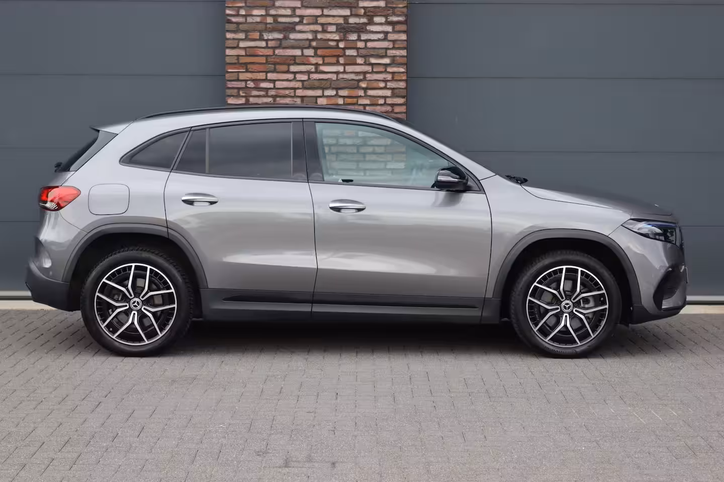 Mercedes-Benz EQA 250 Sport Edition 67 kWh | Panoramadak | Trekhaak | Widescreen | Keyless Go | Camera | Dod