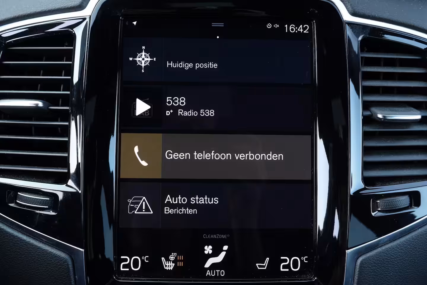 Volvo XC90 T8 Recharge AWD R-Design - Luchtvering - Panorama/schuifdak - IntelliSafe Assist & Surroun
