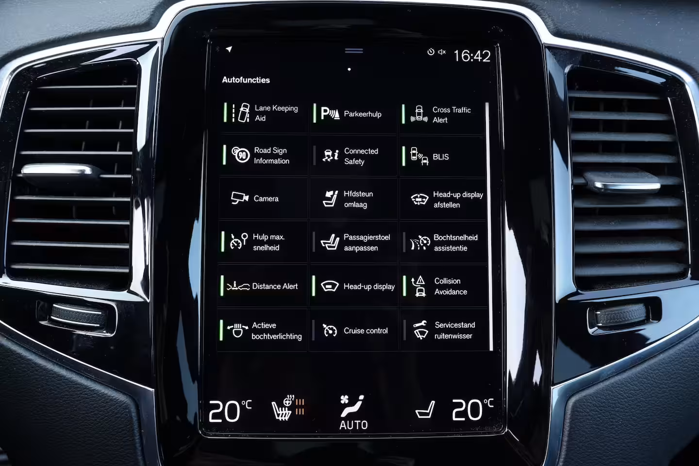 Volvo XC90 T8 Recharge AWD R-Design - Luchtvering - Panorama/schuifdak - IntelliSafe Assist & Surroun