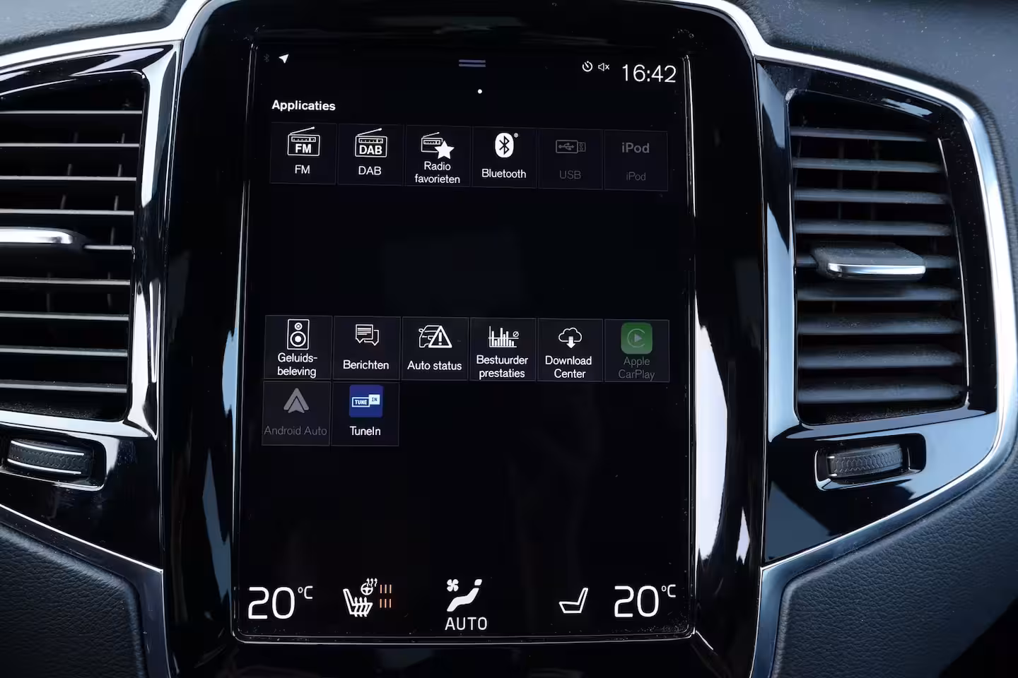 Volvo XC90 T8 Recharge AWD R-Design - Luchtvering - Panorama/schuifdak - IntelliSafe Assist & Surroun