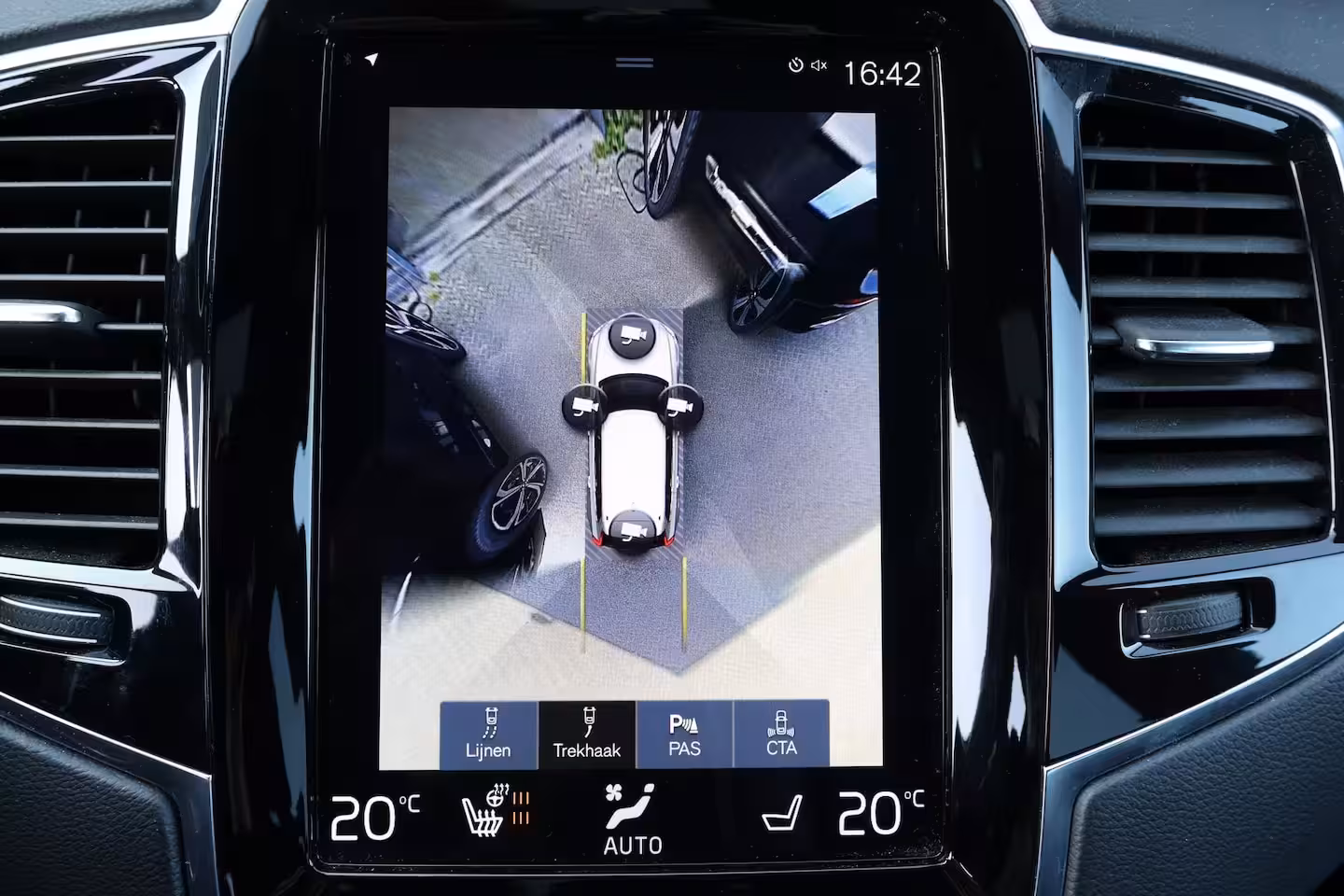 Volvo XC90 T8 Recharge AWD R-Design - Luchtvering - Panorama/schuifdak - IntelliSafe Assist & Surroun