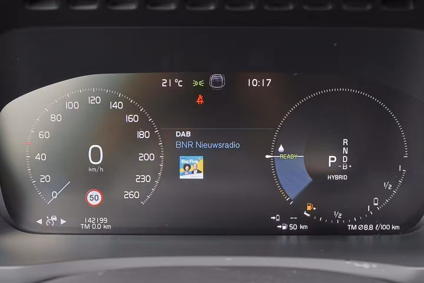 Volvo XC90 T8 Recharge AWD R-Design - Luchtvering - Panorama/schuifdak - IntelliSafe Assist & Surroun