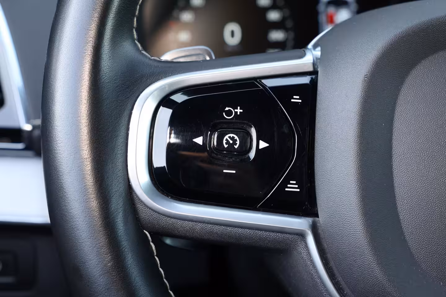 Volvo XC90 T8 Recharge AWD R-Design - Luchtvering - Panorama/schuifdak - IntelliSafe Assist & Surroun