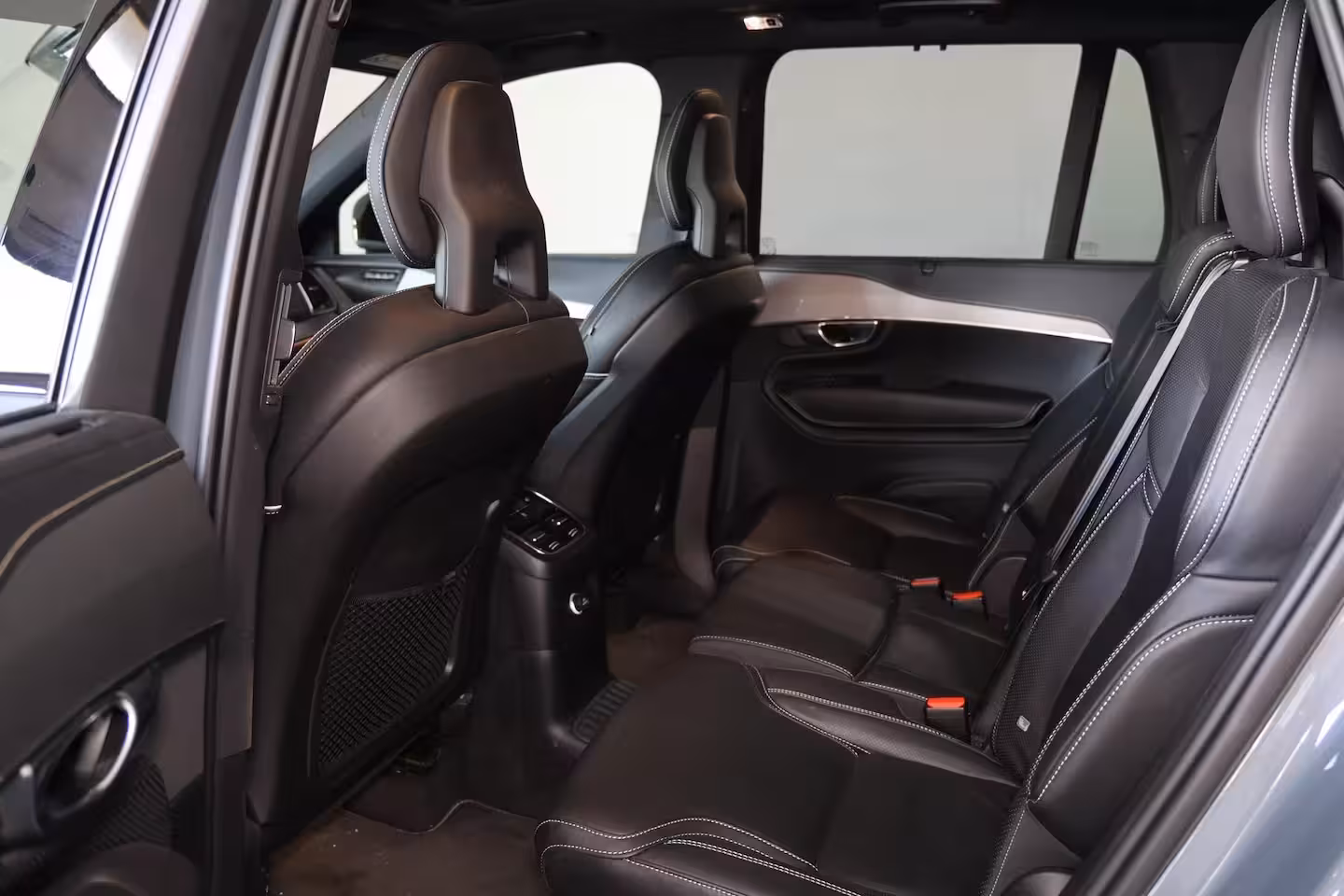 Volvo XC90 T8 Recharge AWD R-Design - Luchtvering - Panorama/schuifdak - IntelliSafe Assist & Surroun