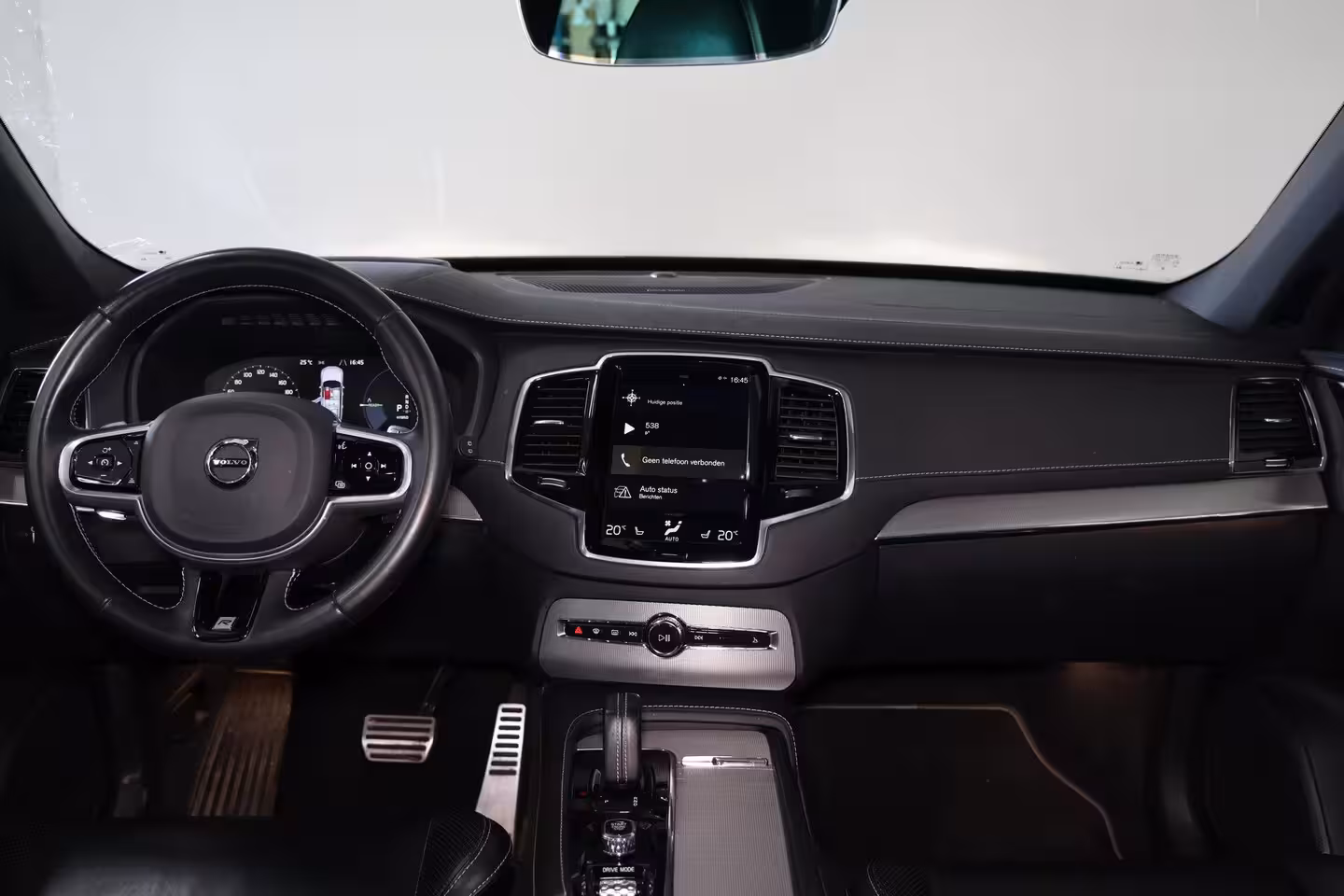 Volvo XC90 T8 Recharge AWD R-Design - Luchtvering - Panorama/schuifdak - IntelliSafe Assist & Surroun