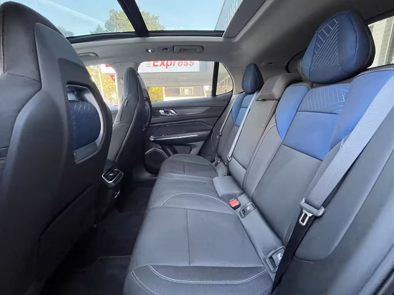 Lynk & Co 01 1.5 Pano, Camera, Carplay, Climat, LM