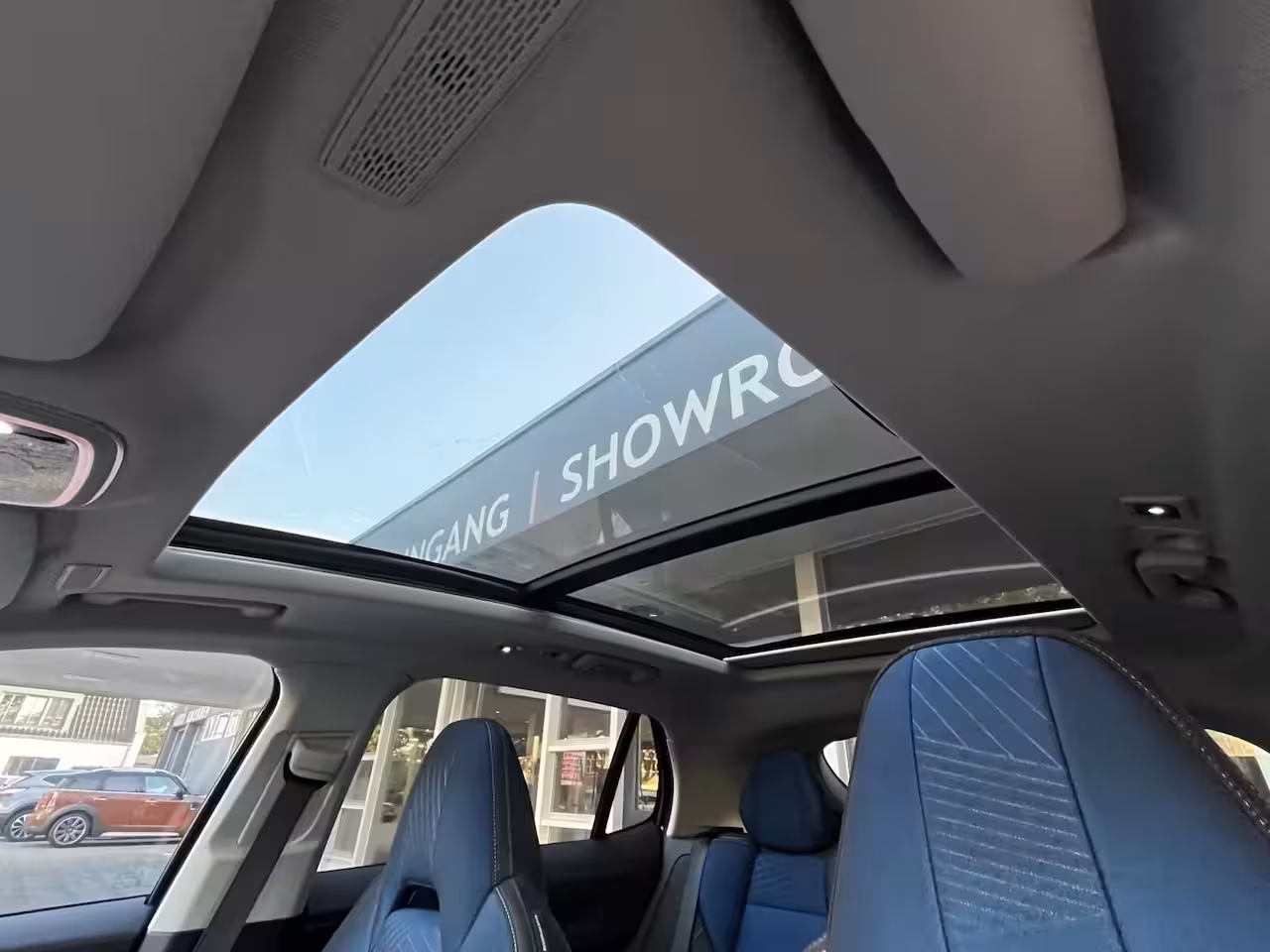 Lynk & Co 01 1.5 Pano, Camera, Carplay, Climat, LM