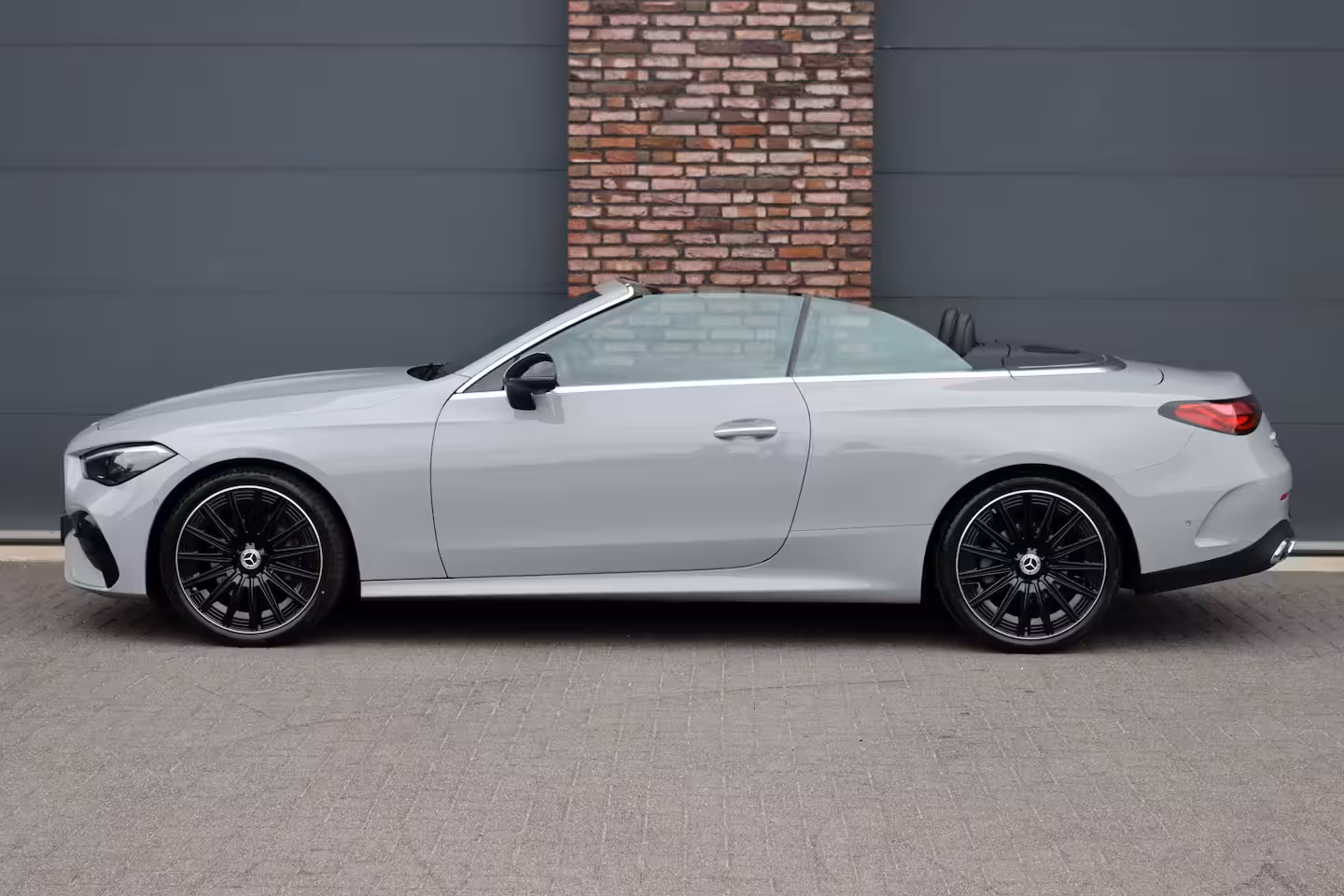 Mercedes-Benz CLE Cabriolet 200 AMG Line | Distronic | Airscarf | Memory | Burmester | Keyless Go | Cabriocomfortpakke