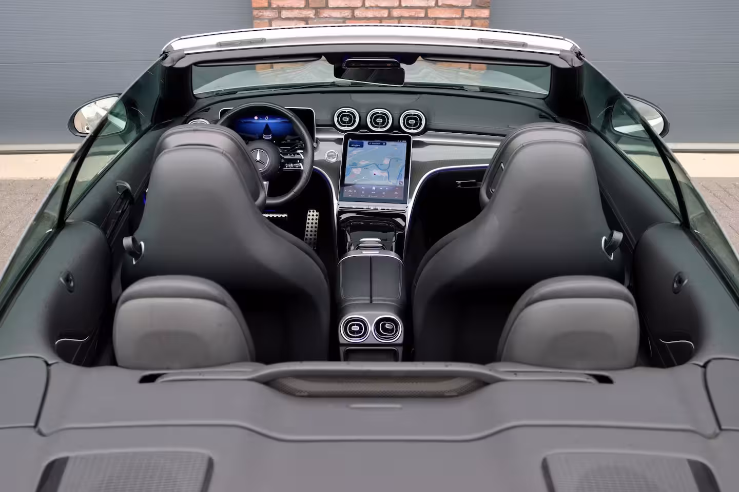 Mercedes-Benz CLE Cabriolet 200 AMG Line | Distronic | Airscarf | Memory | Burmester | Keyless Go | Cabriocomfortpakke