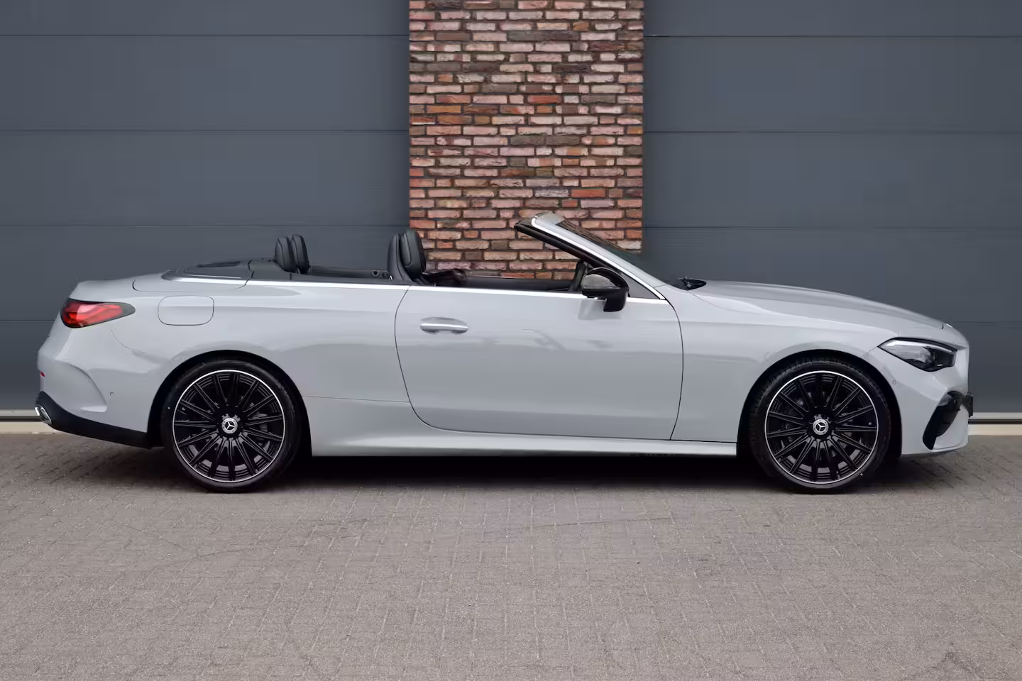Mercedes-Benz CLE Cabriolet 200 AMG Line | Distronic | Airscarf | Memory | Burmester | Keyless Go | Cabriocomfortpakke