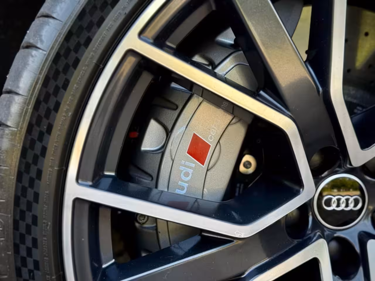 Audi RS6 4.0 TFSI PERF. PANO|B&O|CERAMIC|AKRA|HUD|NIGHTVIS|SOFTCLOSE
