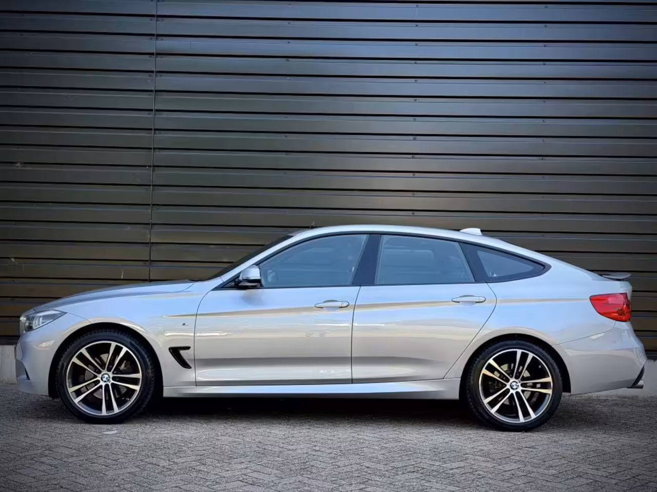 BMW 3-serie Gran Turismo 330i xDrive M-SPORT PANO|H/K|KEYLESS|M STOEL