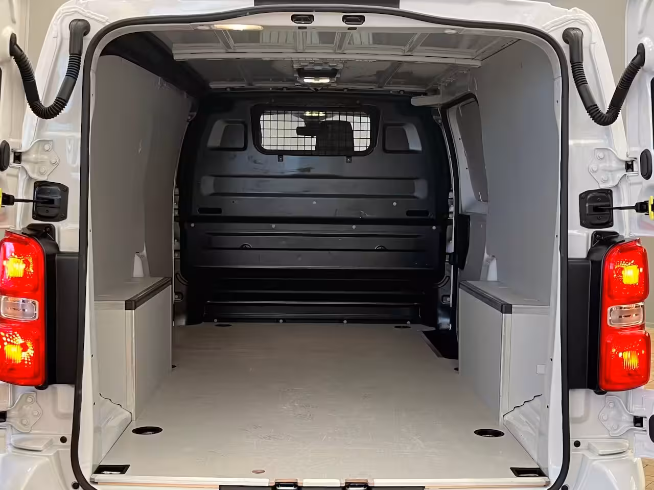 Opel Vivaro 2.0 BlueHDi 145 S&S L3 Camera | Ingerichte Laadruimte | Carplay | Keyless | Climate | Crui
