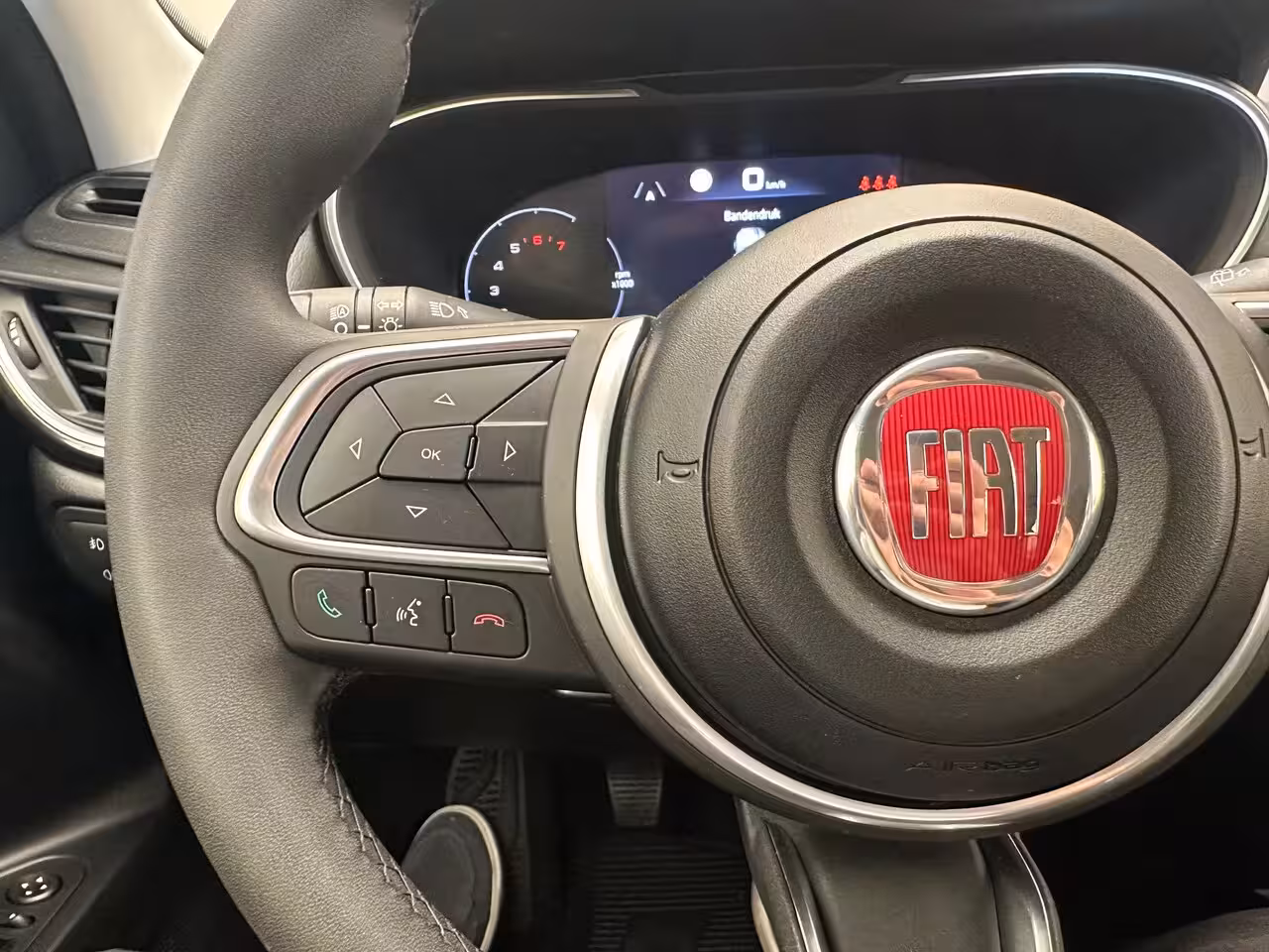 Fiat Tipo Cross 1.0 Camera | Keyless | Navigatie | 17" Lichtmetaal | Climate | Adpatieve Cruise | Carplay