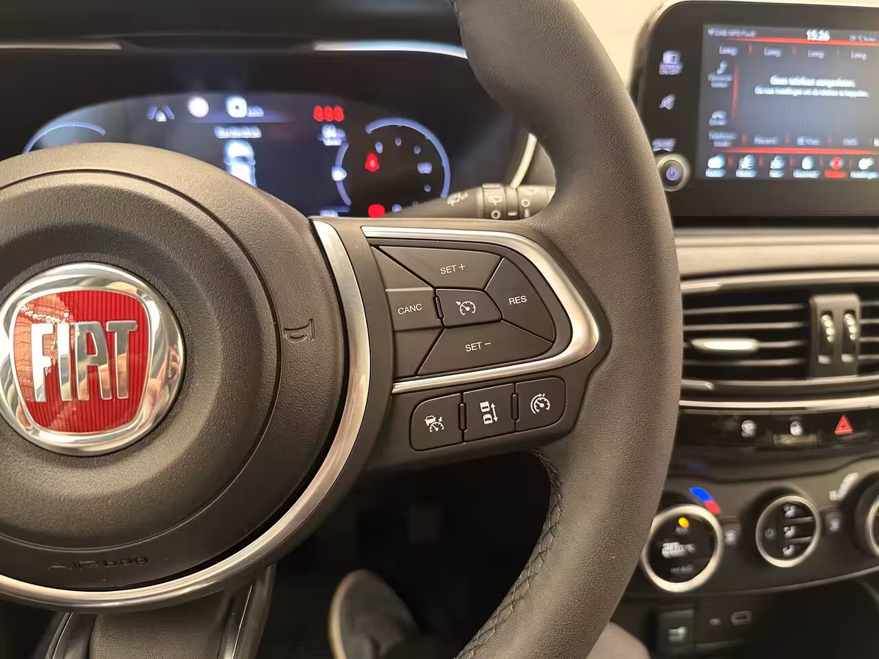 Fiat Tipo Cross 1.0 Camera | Keyless | Navigatie | 17" Lichtmetaal | Climate | Adpatieve Cruise | Carplay