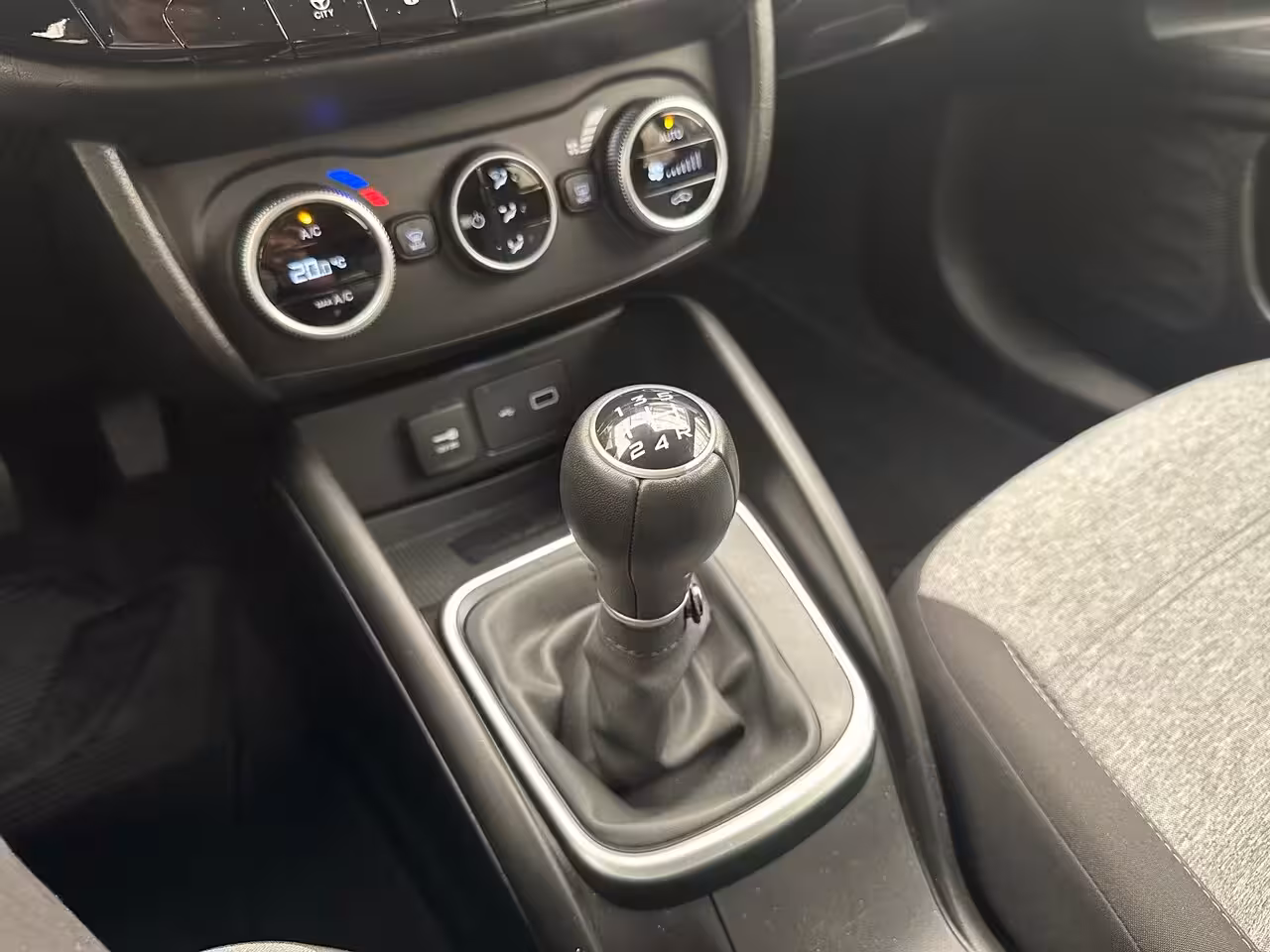 Fiat Tipo Cross 1.0 Camera | Keyless | Navigatie | 17" Lichtmetaal | Climate | Adpatieve Cruise | Carplay
