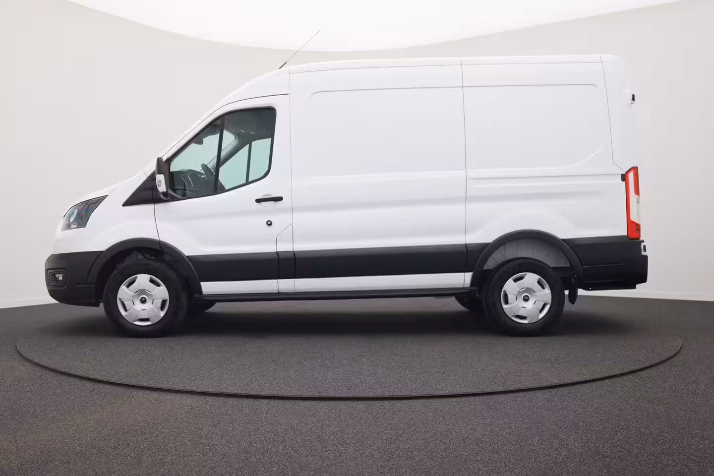 Ford Transit 350 2.0 TDCI L2H2 Trend | 2 zitplaatsen rechtsvoor | Aanhanger assistent | Achteruitrijcam