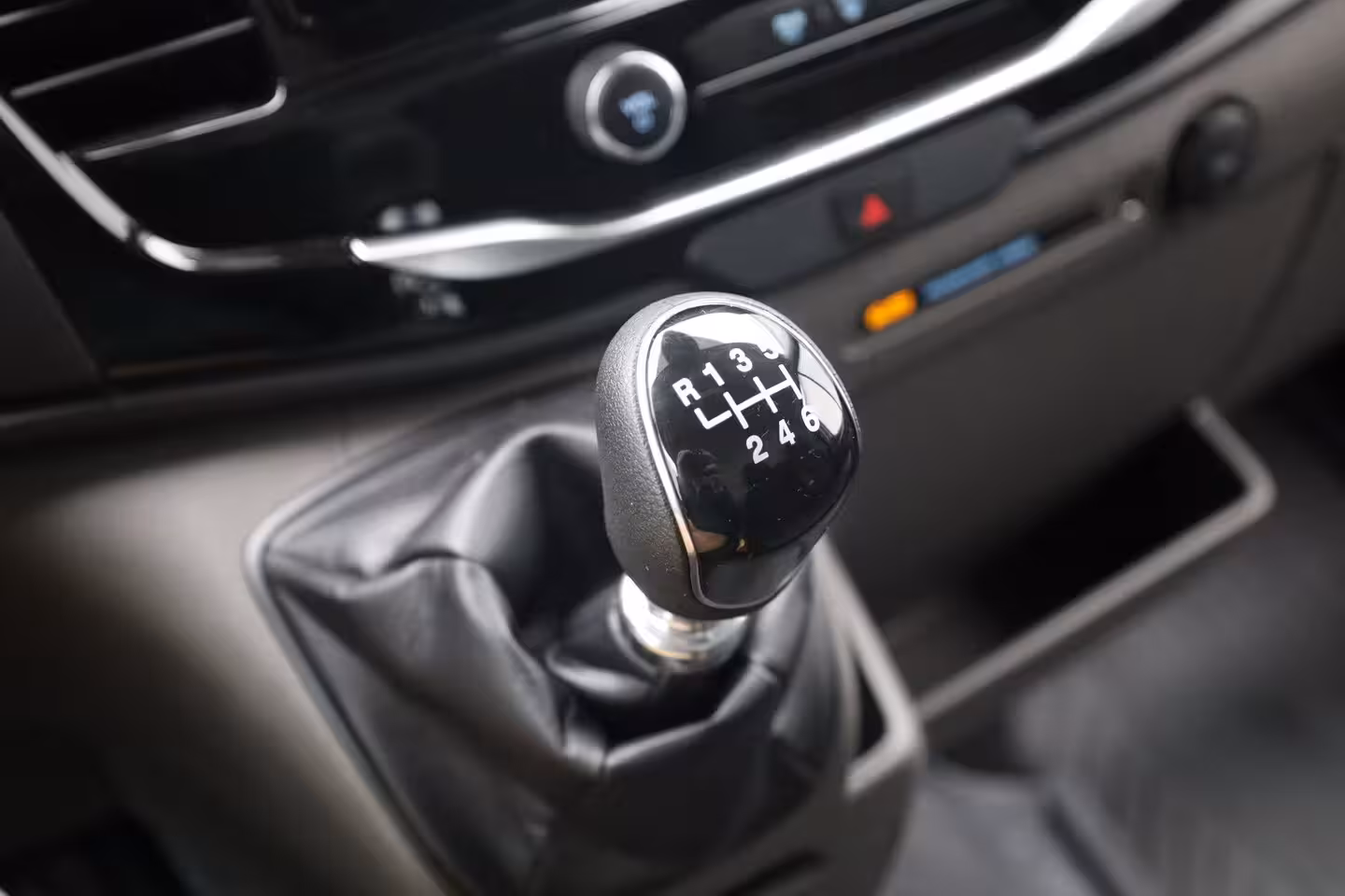 Ford Transit 350 2.0 TDCI L2H2 Trend | 2 zitplaatsen rechtsvoor | Aanhanger assistent | Achteruitrijcam