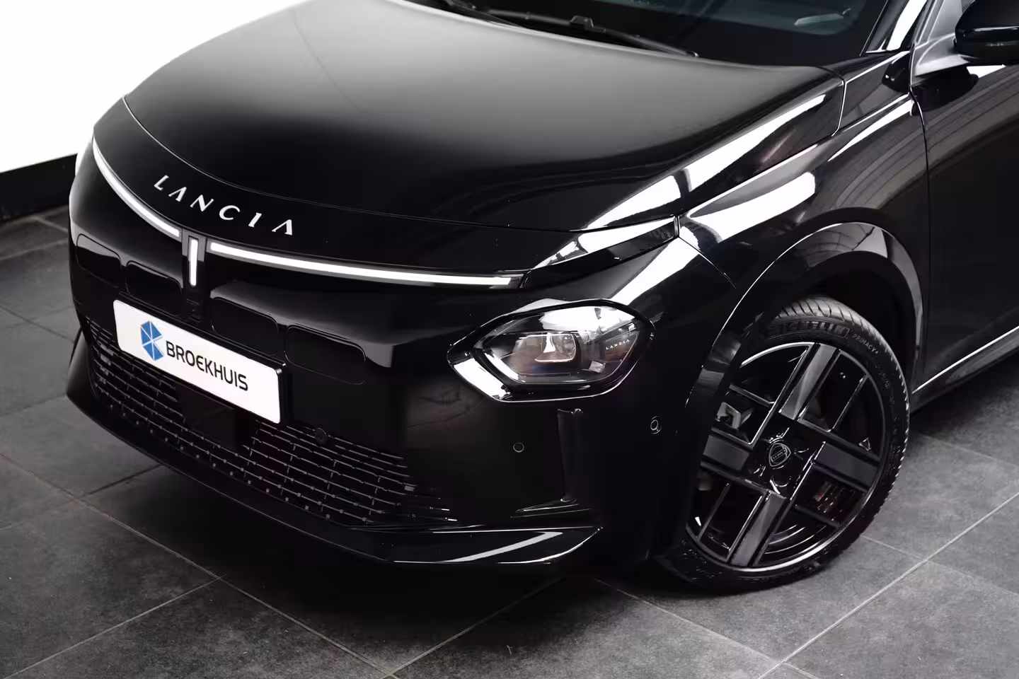 Lancia Y(psilon) Ypsilon LX 54 kWh Alcantara Bekleding | Camera Voor + Achter | Adaptieve Cruise | 17" Lich