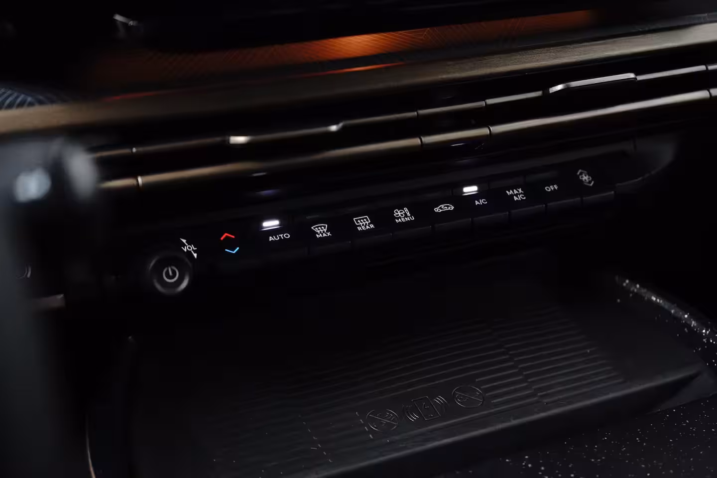 Lancia Y(psilon) Ypsilon LX 54 kWh Alcantara Bekleding | Camera Voor + Achter | Adaptieve Cruise | 17" Lich