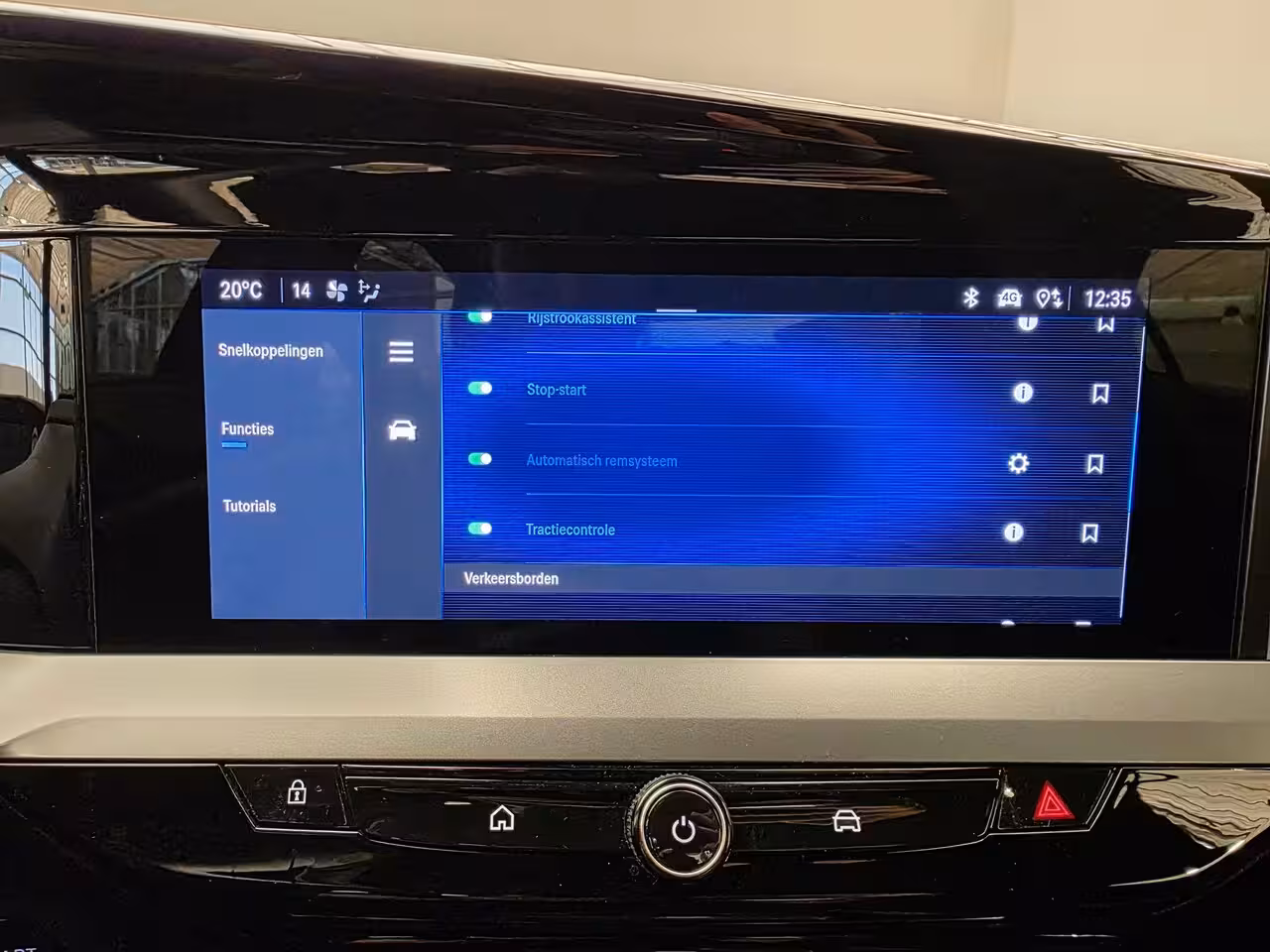 Opel Mokka Edition Climate Control | Digitaal Dashboard | 17" Lichtmetaal | Carplay | Cruise | Parkee