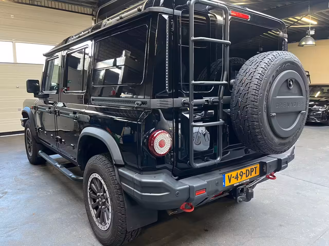 INEOS Grenadier 3.0 St Utility Wagon 5p. Benzine grijs kenteken