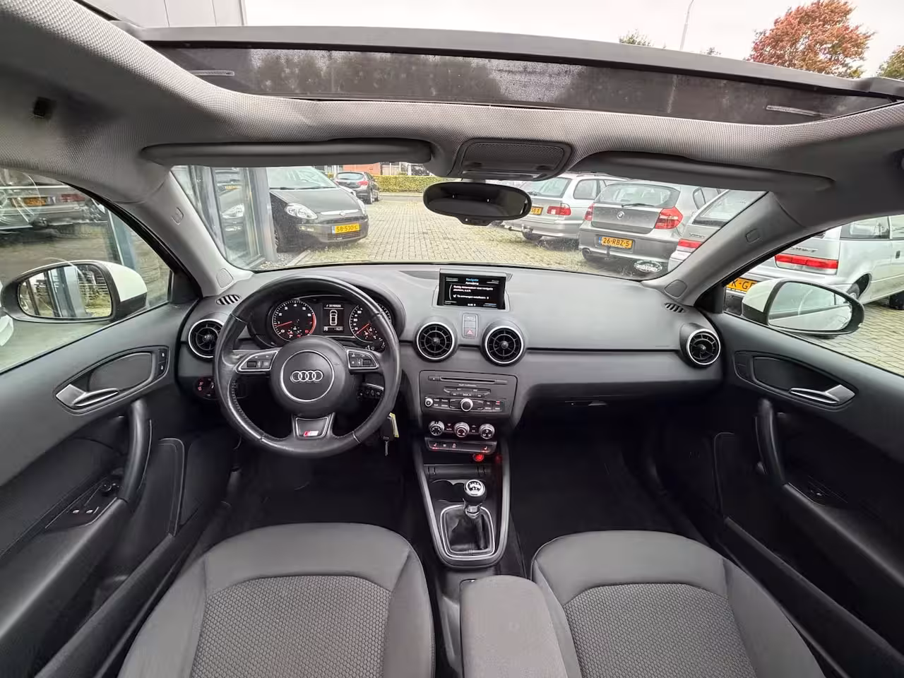 Audi A1 1.2 TFSI Attraction 48 DKM Panorama Navi Stoelvw PDC