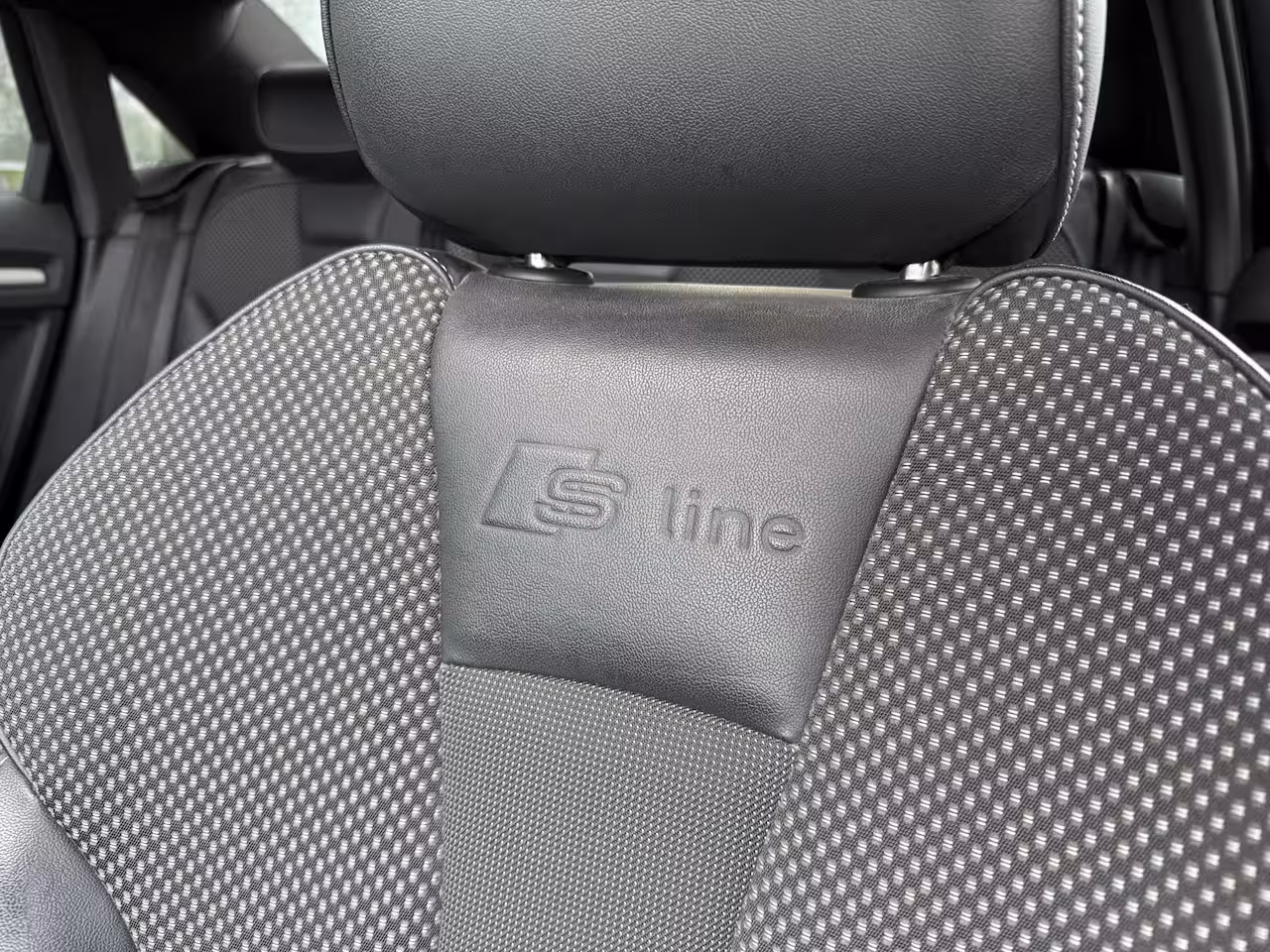 Audi A3 Limousine 1.4 TFSI CoD S-Tron 3X S-Line Pano Carplay Stoelverw