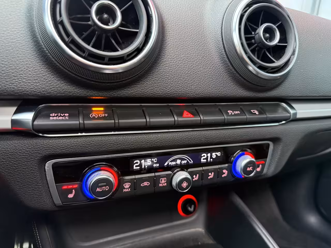 Audi A3 Limousine 1.4 TFSI CoD S-Tron 3X S-Line Pano Carplay Stoelverw