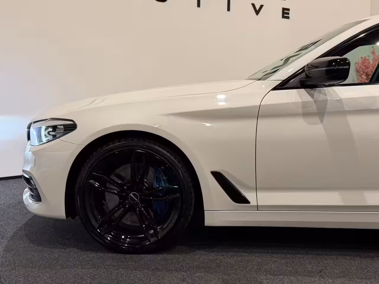 BMW 5-serie Touring 540d xDrive Executive AUTOMAAT CAMERA KEYLESS LEDER NAVI STOELVERW. ELEK STOELEN NAP GARAN